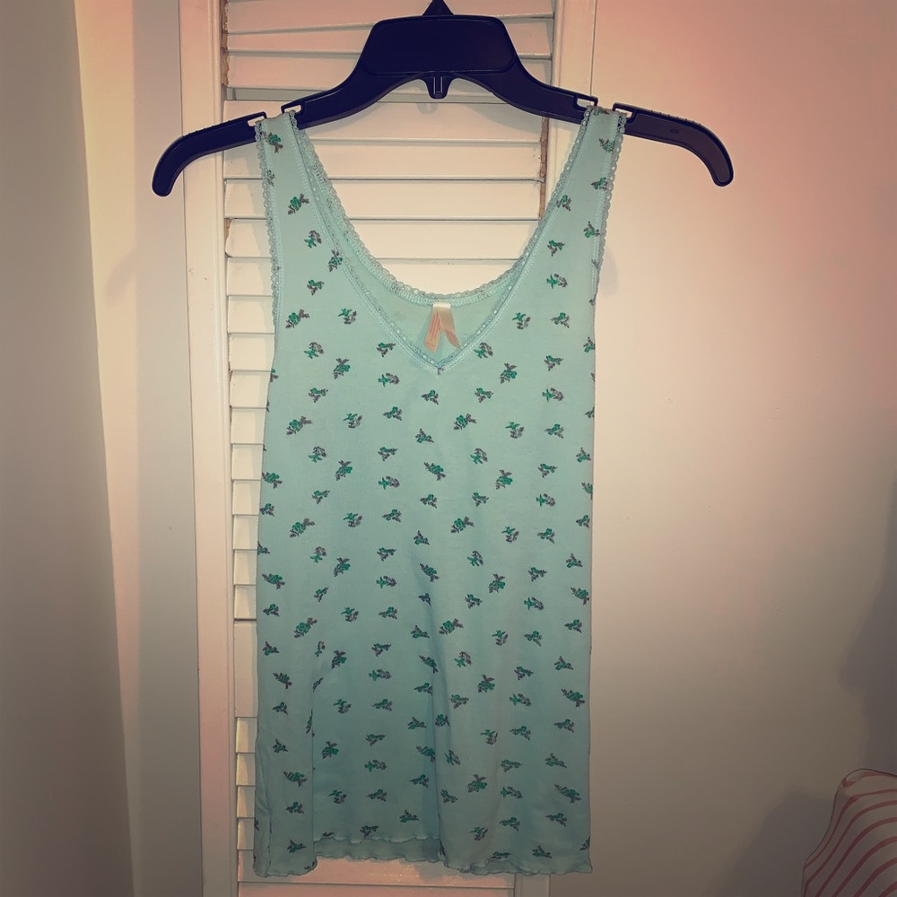 ✨Junior’s Tank Top with Birds and Lace V Neck